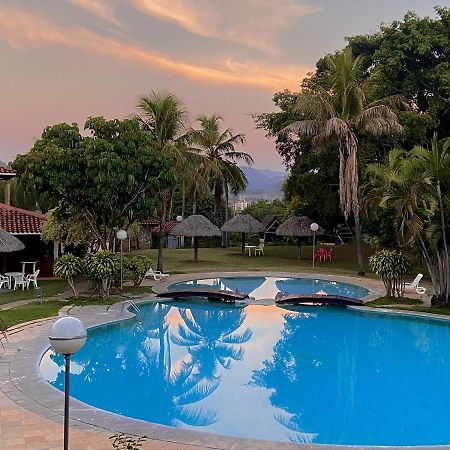 El Pantanal Hotel & Resort Puerto Quijarro  외부 사진