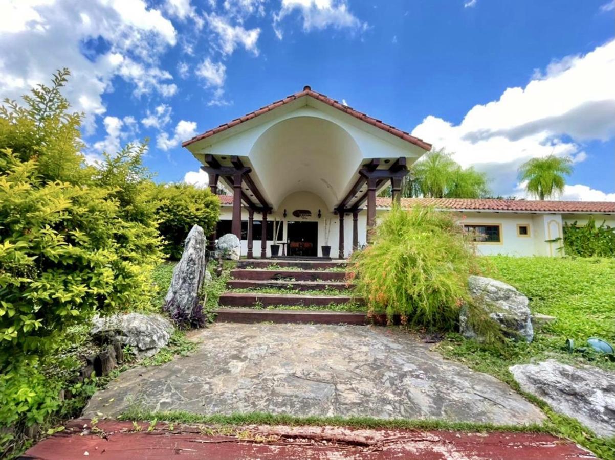 El Pantanal Hotel & Resort Puerto Quijarro  외부 사진