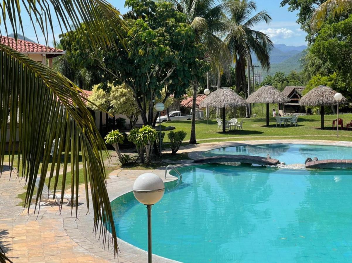 El Pantanal Hotel & Resort Puerto Quijarro  외부 사진